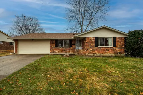 7286 Claircrest Dr, Huber Heights, OH 45424