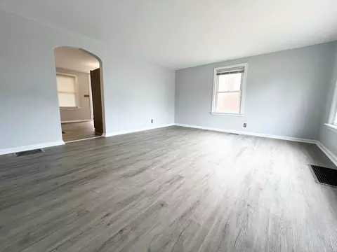 Living - 817 W Second St, Springfield, OH 45504 photo 1 of 4
