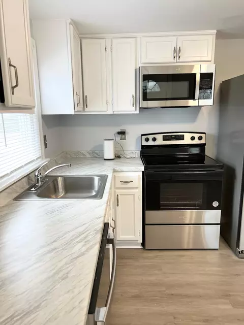 Kitchen - 817 W Second St, Springfield, OH 45504 photo 9 of 10