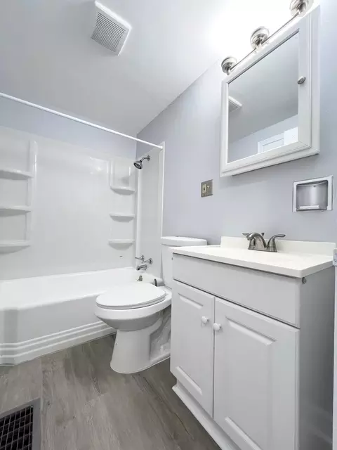 Bath - 817 W Second St, Springfield, OH 45504 photo 1 of 1