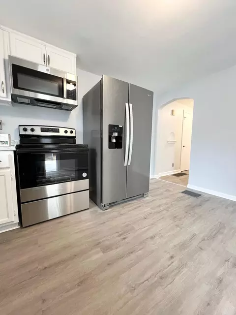 Kitchen - 817 W Second St, Springfield, OH 45504 photo 7 of 10