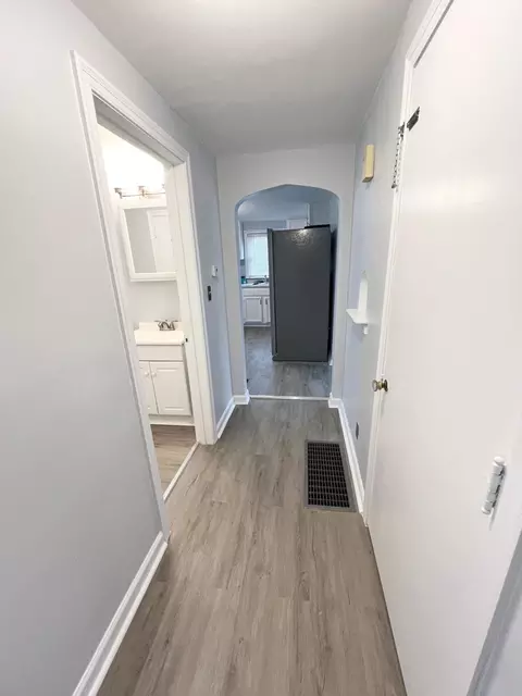 Entry Way - 817 W Second St, Springfield, OH 45504 photo 2 of 4