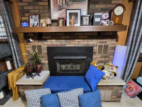 Living - 10567 Celina Mendon Rd, Mendon, OH 45862 photo 2 of 7