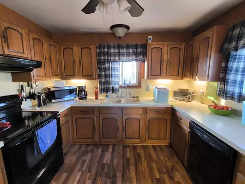 Kitchen - 10567 Celina Mendon Rd, Mendon, OH 45862 photo 2 of 3
