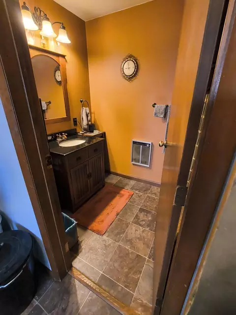 Bath - 10567 Celina Mendon Rd, Mendon, OH 45862 photo 1 of 7