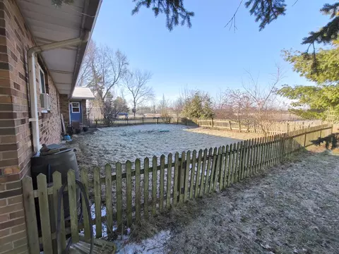 Exterior - 10567 Celina Mendon Rd, Mendon, OH 45862 photo 18 of 31