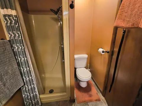 Bath - 10567 Celina Mendon Rd, Mendon, OH 45862 photo 3 of 7