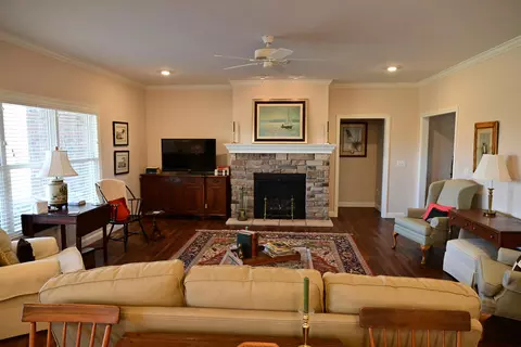 Living - 867 W West Bentley Cir, Troy, OH 45373 photo 2 of 4