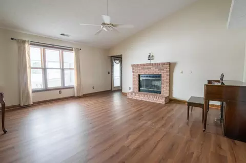 Living - 5877 Oldham Dr, Springfield, OH 45503 photo 1 of 2