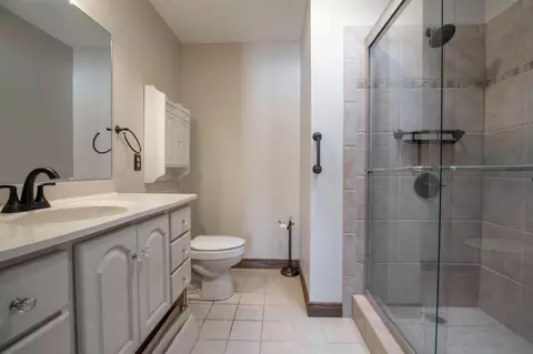 Bath - 5877 Oldham Dr, Springfield, OH 45503 photo 2 of 3