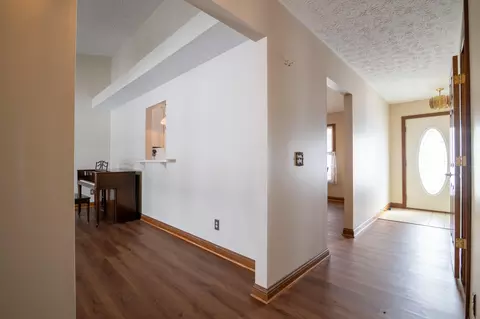 Entry Way - 5877 Oldham Dr, Springfield, OH 45503 photo 2 of 2