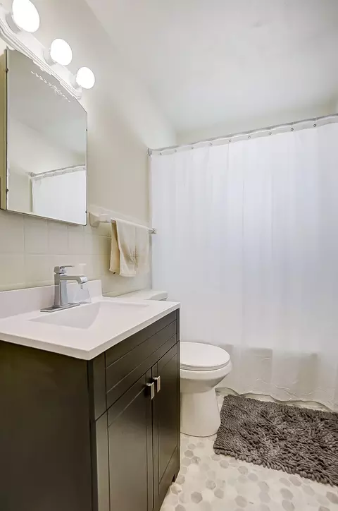 Bath - 1751 Brownleigh Rd, Dayton, OH 45429 photo 2 of 2