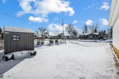 Exterior - 1751 Brownleigh Rd, Dayton, OH 45429 photo 4 of 6