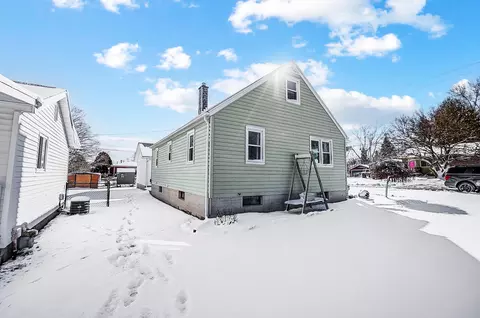Exterior - 1751 Brownleigh Rd, Dayton, OH 45429 photo 3 of 6