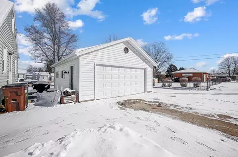 Exterior - 1751 Brownleigh Rd, Dayton, OH 45429 photo 2 of 6