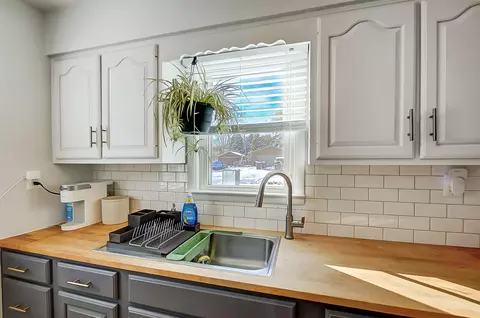 Kitchen - 1751 Brownleigh Rd, Dayton, OH 45429 photo 4 of 4