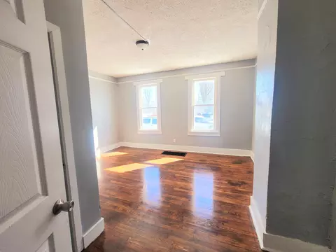 Living - 1634 Edwards Ave, Springfield, OH 45503 photo 3 of 6
