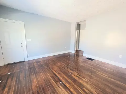 Living - 1634 Edwards Ave, Springfield, OH 45503 photo 1 of 6