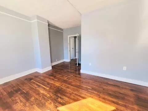 Living - 1634 Edwards Ave, Springfield, OH 45503 photo 4 of 6