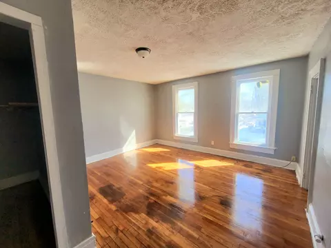 Living - 1634 Edwards Ave, Springfield, OH 45503 photo 5 of 6