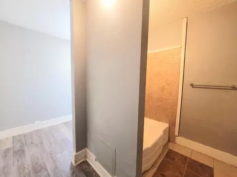 Bath - 1634 Edwards Ave, Springfield, OH 45503 photo 3 of 4