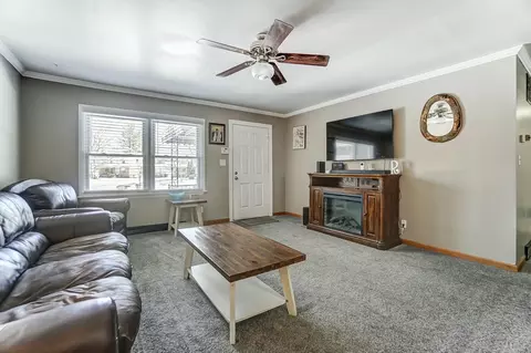 Living - 1315 Skyline Ln, Springfield, OH 45505 photo 1 of 3