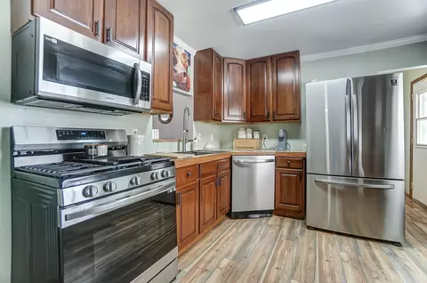 Kitchen - 1315 Skyline Ln, Springfield, OH 45505 photo 3 of 7