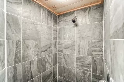 Bath - 1315 Skyline Ln, Springfield, OH 45505 photo 6 of 6