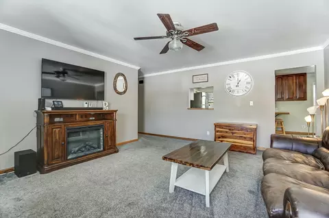 Living - 1315 Skyline Ln, Springfield, OH 45505 photo 3 of 3