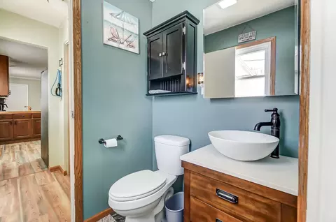 Bath - 1315 Skyline Ln, Springfield, OH 45505 photo 1 of 6