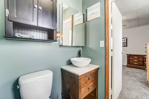 Bath - 1315 Skyline Ln, Springfield, OH 45505 photo 2 of 6