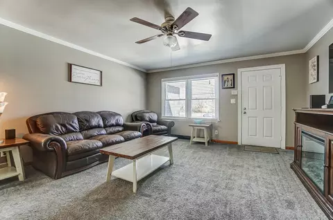 Living - 1315 Skyline Ln, Springfield, OH 45505 photo 2 of 3