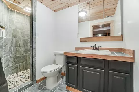 Bath - 1315 Skyline Ln, Springfield, OH 45505 photo 5 of 6