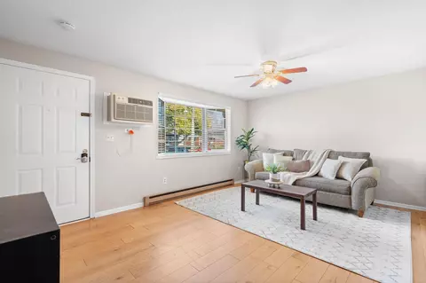 Living - 1057 Cheyenne Ave, Springfield, OH 45503 photo 2 of 4