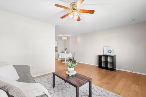 Living - 1057 Cheyenne Ave, Springfield, OH 45503 photo 3 of 4