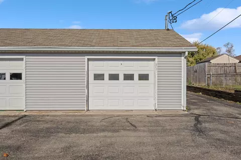 Exterior - 1057 Cheyenne Ave, Springfield, OH 45503 photo 3 of 4