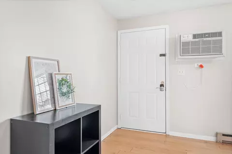 Entry Way - 1057 Cheyenne Ave, Springfield, OH 45503 photo 1 of 1
