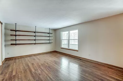 Living - 815 Falkirk Dr, Springfield, OH 45502 photo 2 of 12