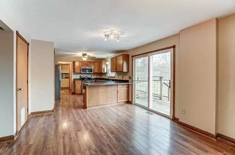 Living - 815 Falkirk Dr, Springfield, OH 45502 photo 9 of 12