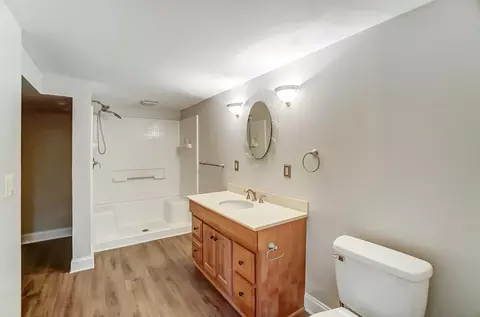 Bath - 815 Falkirk Dr, Springfield, OH 45502 photo 6 of 6