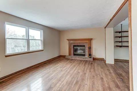 Living - 815 Falkirk Dr, Springfield, OH 45502 photo 6 of 12