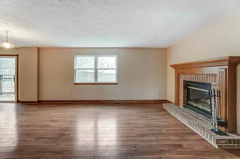 Living - 815 Falkirk Dr, Springfield, OH 45502 photo 5 of 12