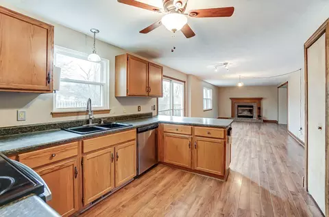 Kitchen - 815 Falkirk Dr, Springfield, OH 45502 photo 5 of 7