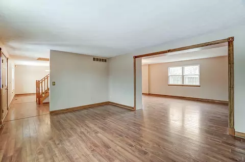 Living - 815 Falkirk Dr, Springfield, OH 45502 photo 4 of 12