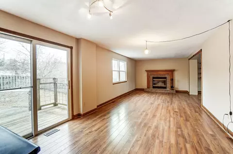 Living - 815 Falkirk Dr, Springfield, OH 45502 photo 10 of 12