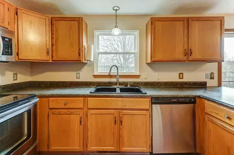 Kitchen - 815 Falkirk Dr, Springfield, OH 45502 photo 3 of 7