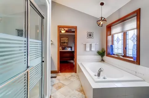 Bath - 1253 Ryan Rd, Springfield, OH 45503 photo 3 of 4