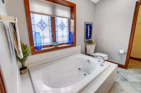 Bath - 1253 Ryan Rd, Springfield, OH 45503 photo 2 of 4