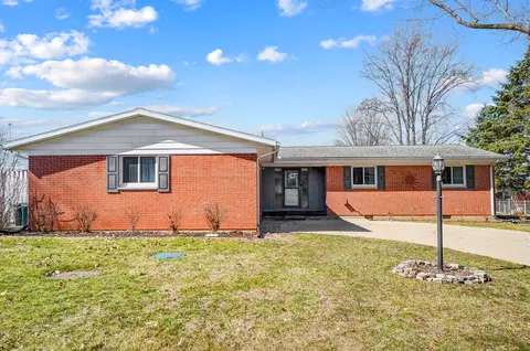 685 Suncrest Dr, Springfield, OH 45503