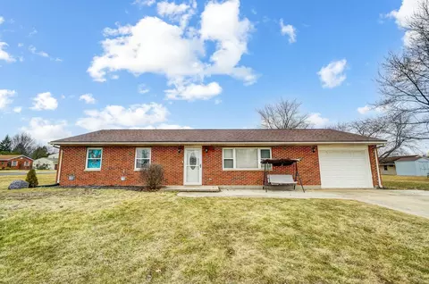 901 Laurel Dr, Wapakoneta, OH 45895